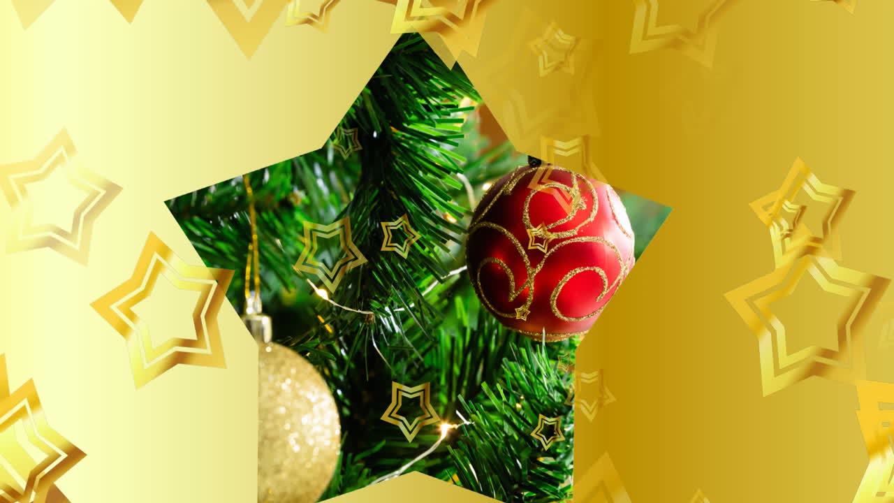 animación de estrellas sobre bolas en el árbol de navidad