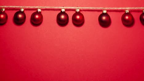 bolas rojas en rojo stop motion concepto de navidad