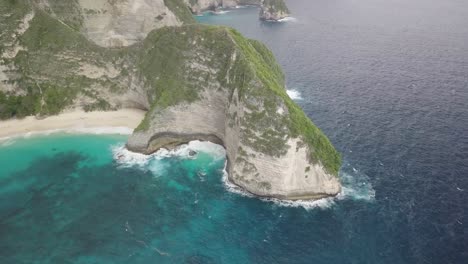 Ikonischer-Pinkie-Beach,-Insel-Nusa-Penida,-Bali