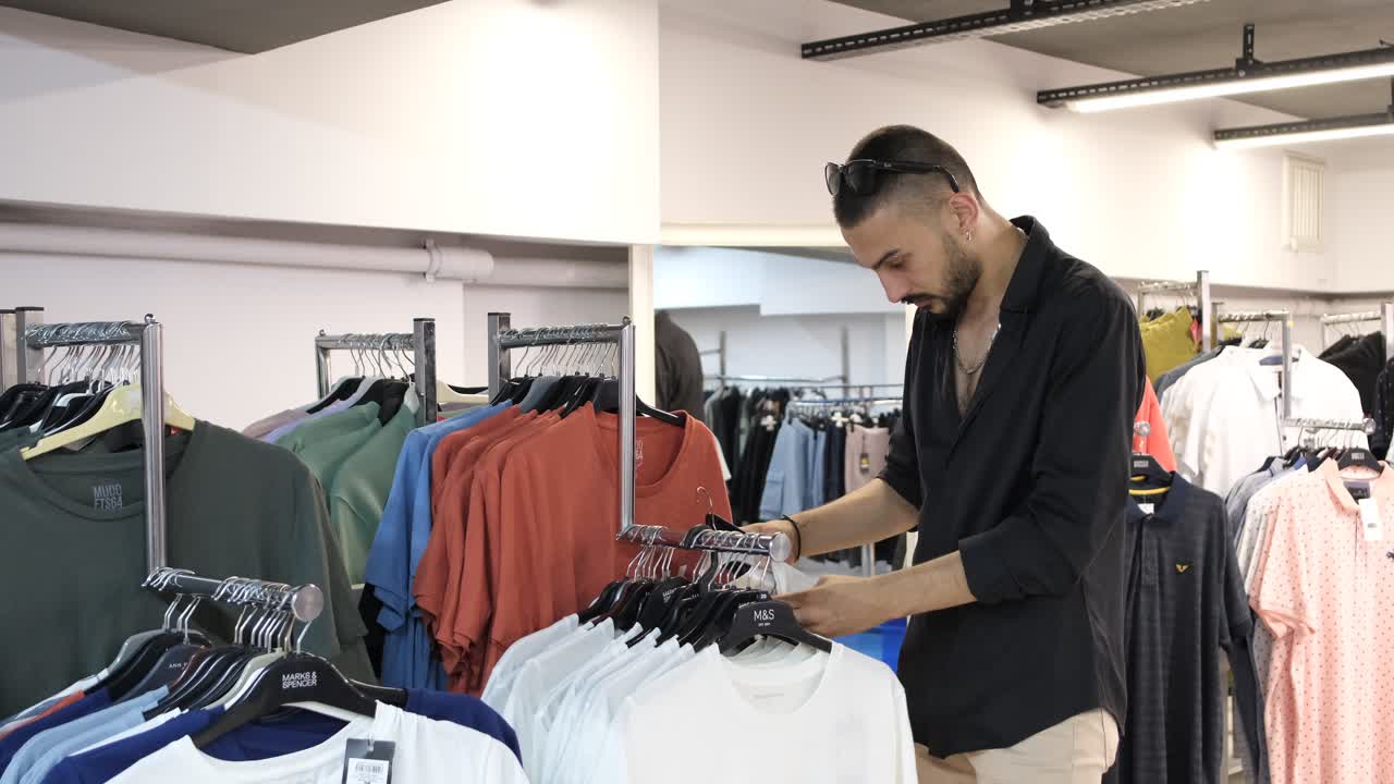 Giovane uomo nel marketing