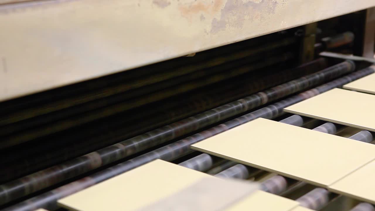 Conveyed line for ceramic tile at heavy plant