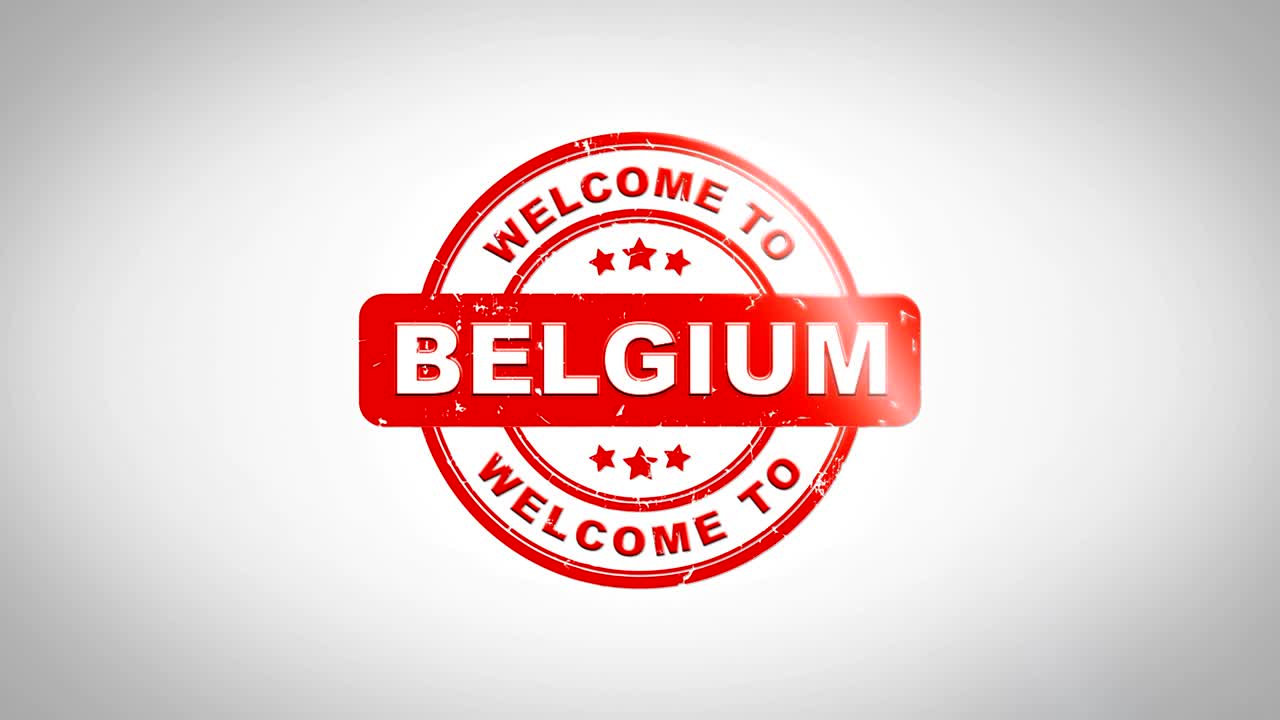 벨기에에 오신 것을 환영합니다. 서명 스핑 텍스트 나무 스프 애니메이션. 녹색 매트 배경과 함께 깨한  종이 표면 배경에 빨간 잉크.