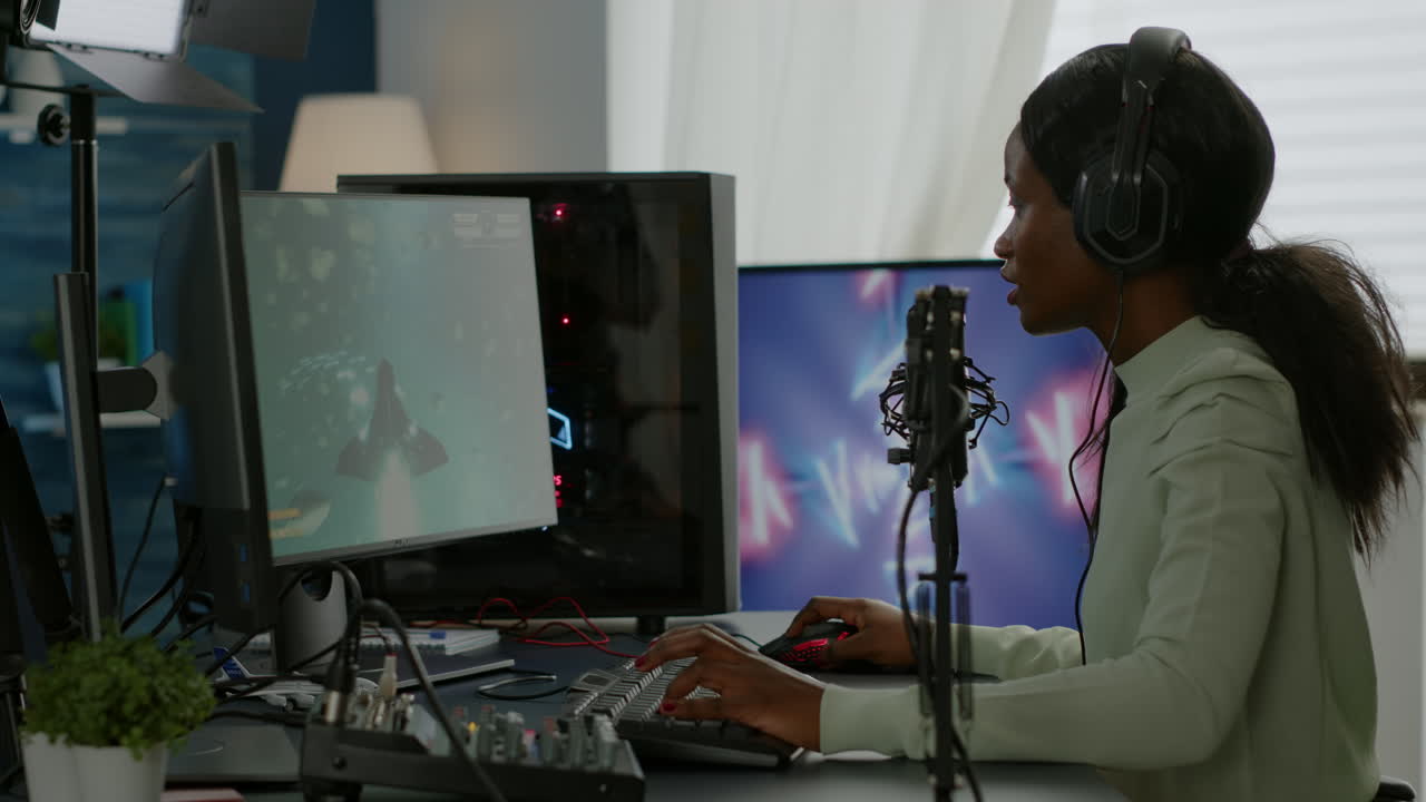 un jugador afroamericano furioso pierde un videojuego.