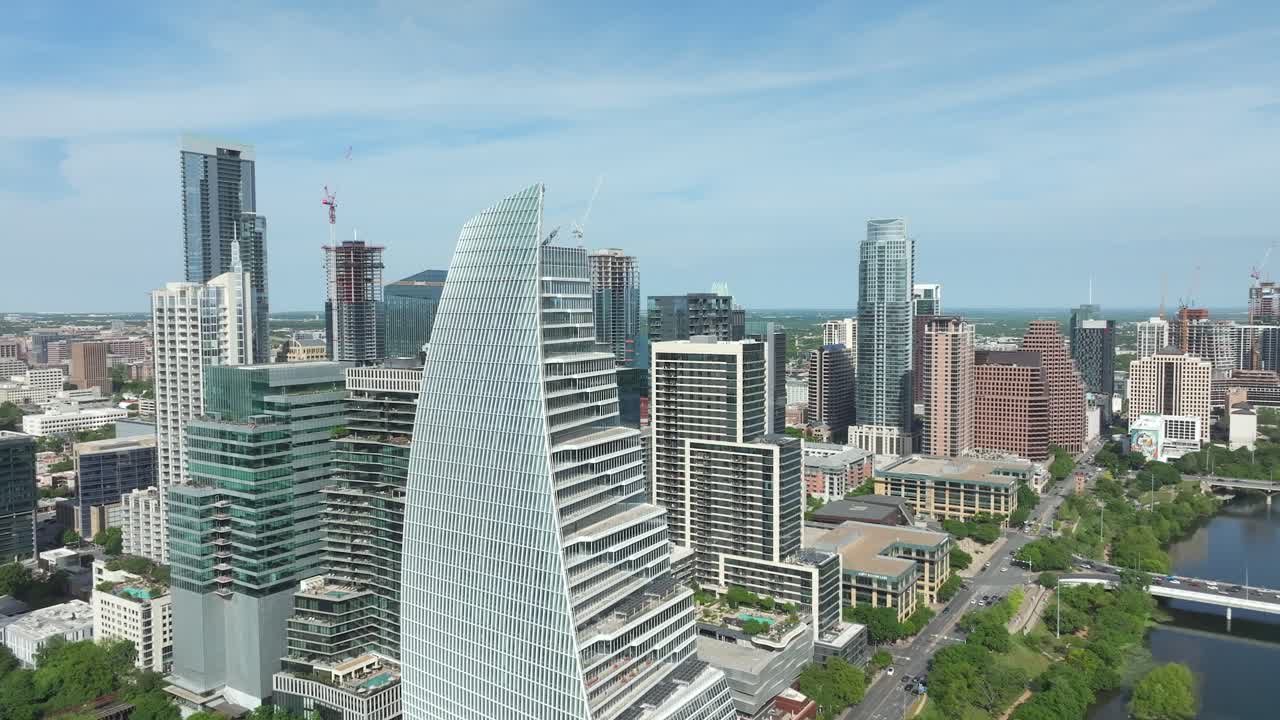 2024년 4월 미국 텍사스 주 오스틴 시내의 4k 안테나