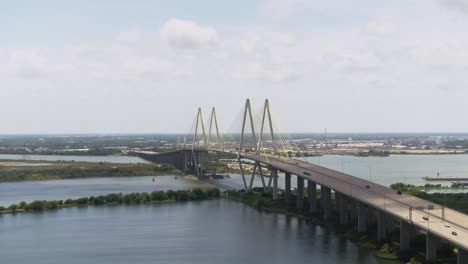 Einspielung-Der-Fred-Hartman-Brücke-In-Baytown,-Texas