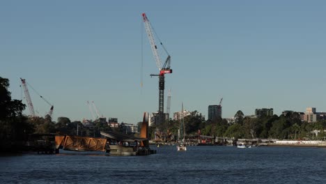 Vista-De-Las-Obras-De-Construcción-Del-Puente-Verde-Kangaroo-Point-Que-Cruza-El-Río-Brisbane,-Brisbane,-Australia