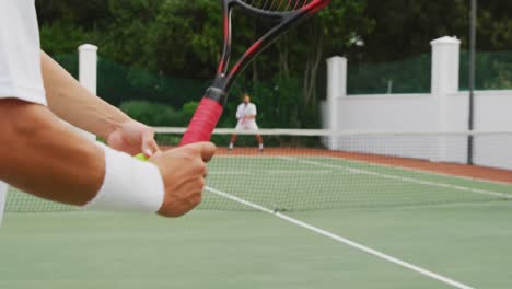 Tennisspieler,-Der-Einen-Dienst-Leistet
