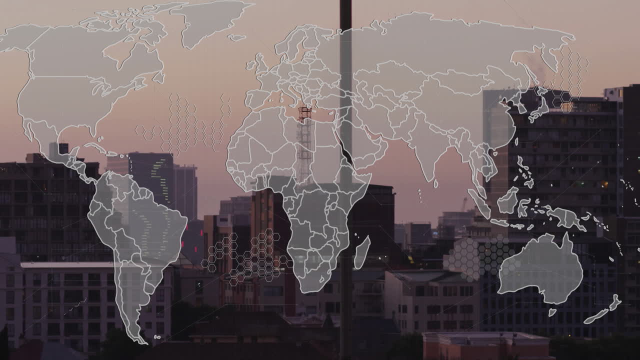 Wereldkaart en animatie van hexagonale patronen boven een stadsgezicht in de schemering