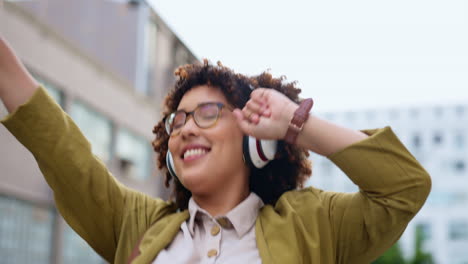 Music,-dance-and-woman-in-a-city