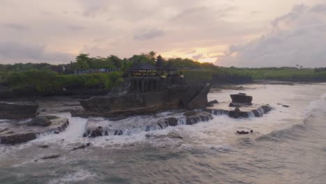 tanah lot hindu temple