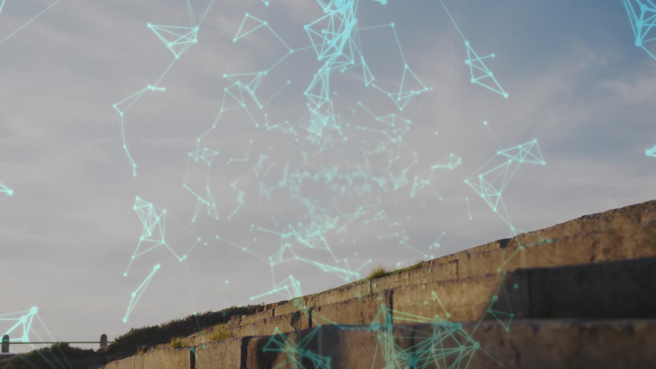 animación de múltiples formas flotando sobre la mujer corriendo en el paseo marítimo por el mar