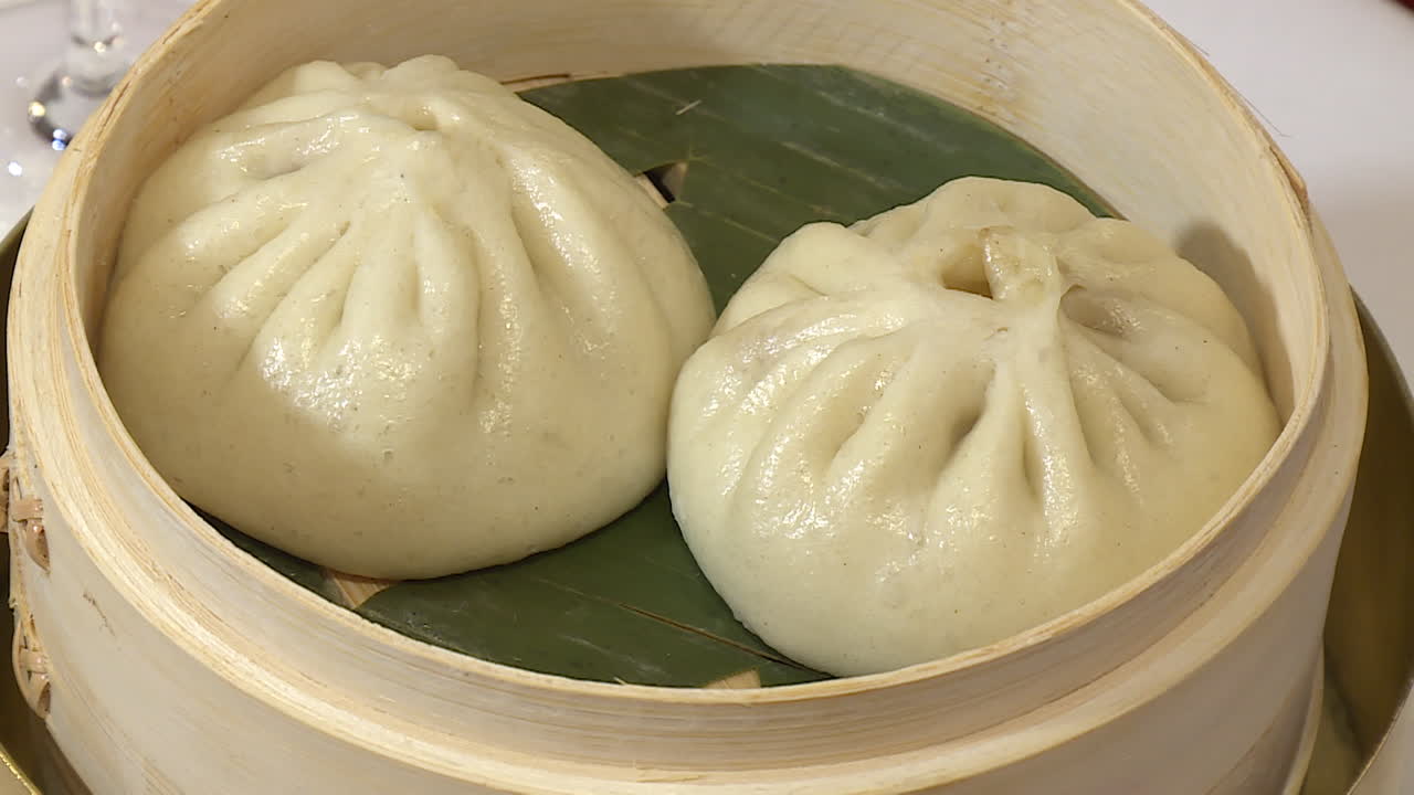 대나무 기선에 찐 돼지 고기 빵