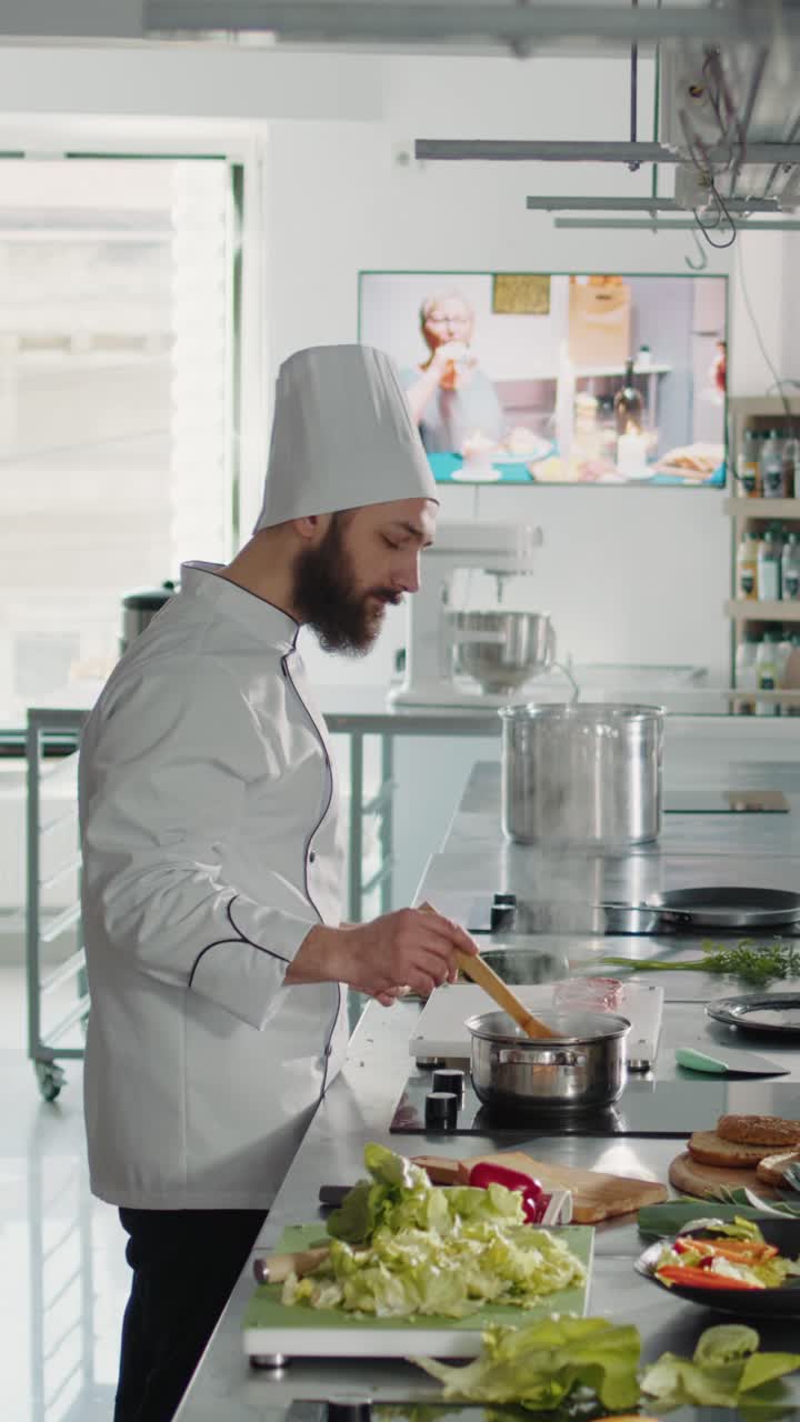 Chef che cucinano in una cucina