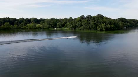 Active-healthy-recreational-athlete-water-skiing-on-Lake-Menomin,-Wisconsin