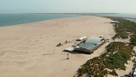 Pabellón-De-Playa-De-Altura-Natural-En-Brouwerdam,-Zelanda,-Ouddorp,-Países-Bajos