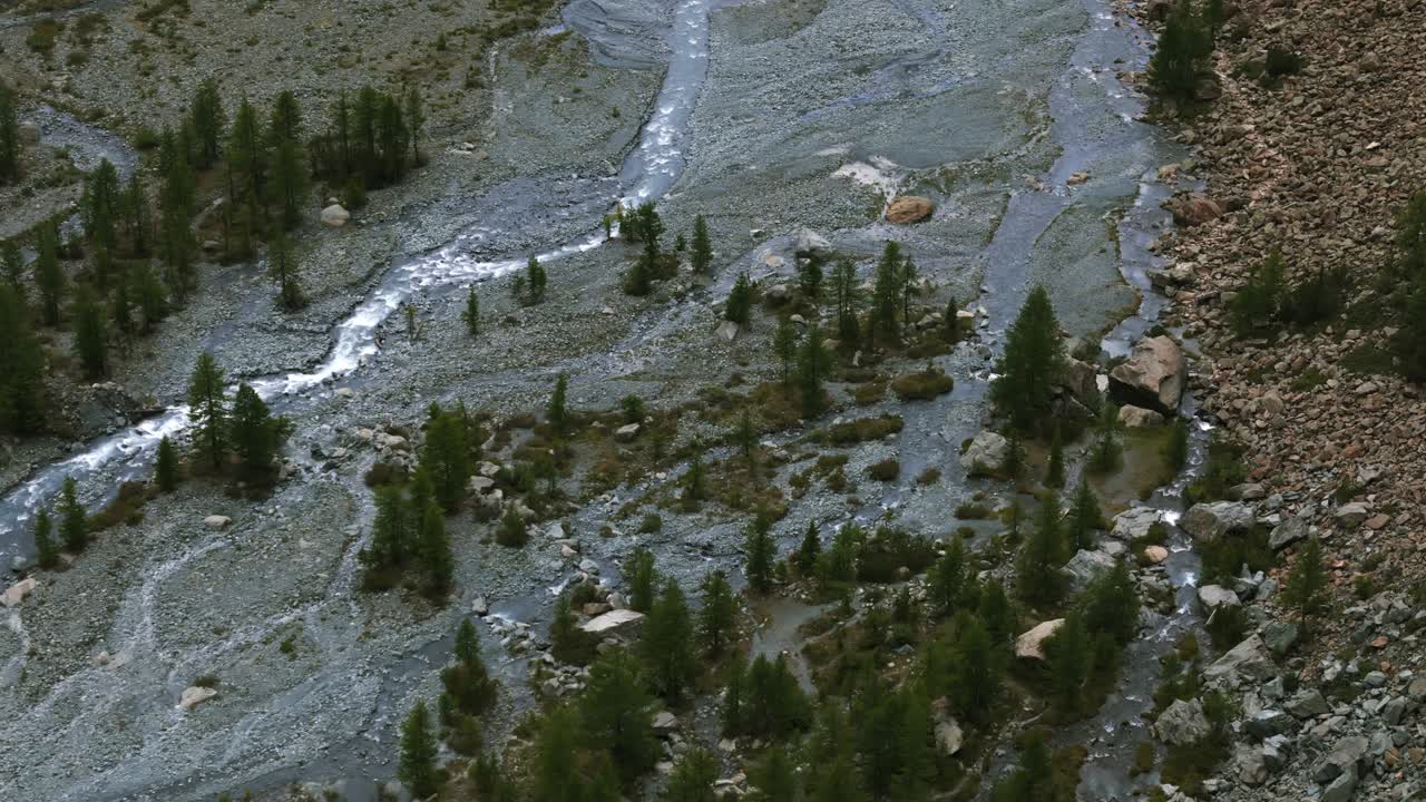 valentina en el valle de valmalenco en la temporada de verano, italia