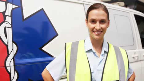 Portrait-of-ambulance-woman