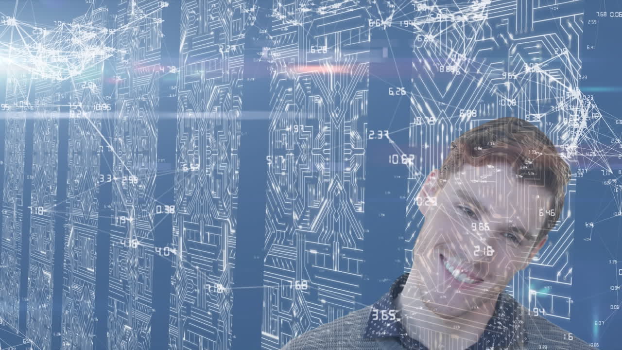 el hombre feliz ve una pantalla 3d con servidores, que simboliza la economía tecnológica global.