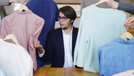 experiencia de compra con la selección de ropa