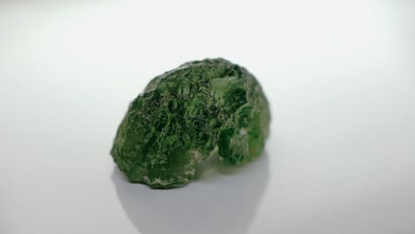 rara colección de cristales de piedras preciosas de moldavita de la república checa