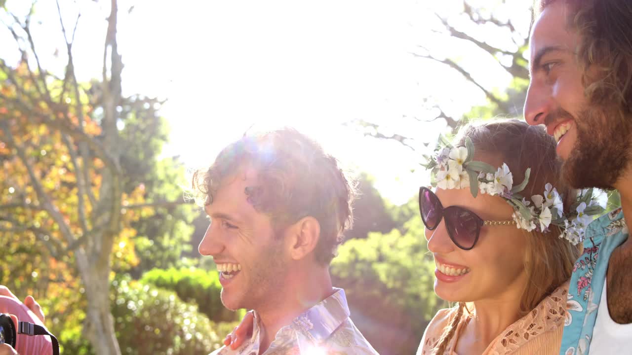 이 친구 들 의 사진 을 찍는 사람