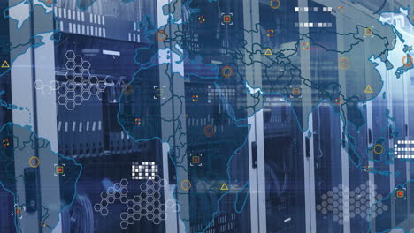 animazione della mappa e del modello della scheda di circuito su flare di lenti su rack server nella sala server