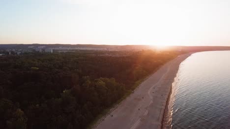 Ronald-Reagan-Park-Strand-Bei-Sonnenuntergang-Luftaufnahme