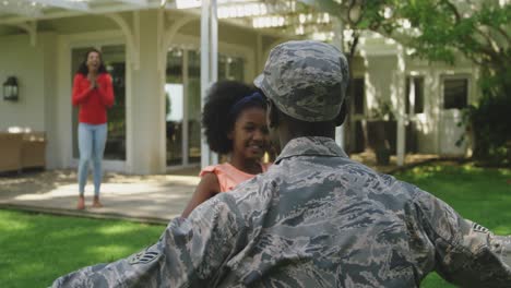 Soldier-with-his-family