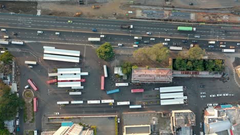 Tráfico-Pesado-En-La-Autopista-En-Port-Louis,-Mauricio