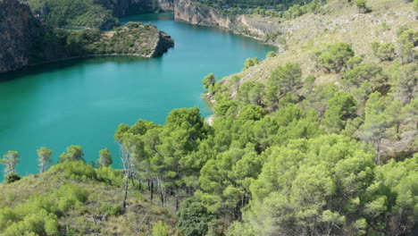 Panoramic-aerial-view-over-Lago-De-Bolarque-Spain