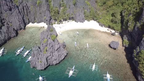 4K-Aerial-Drone-Shot-of-Secret-Lagoon-Beach-on-Miniloc-Island,-Philippines