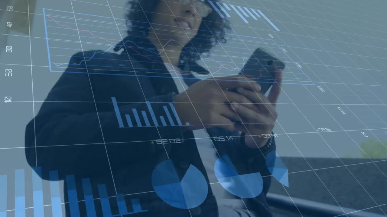 animazione dell'elaborazione di dati statistici su un uomo biraciale che usa uno smartphone che scende le scale