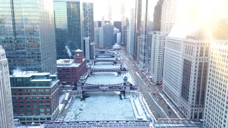 Luftaufnahmen-Des-Gefrorenen-Chicago-River-Während-Des-Polarwirbels-2019