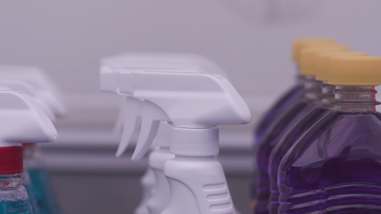 청소 용품. 지역사회 쉼터를 위한 기부