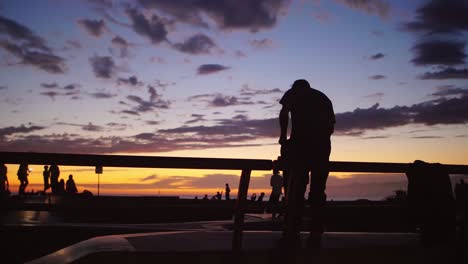 Skateboarder-Silhouette-Bei-Sonnenuntergang