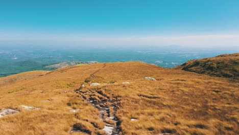 Brazilian-Araçatuba-Mountain-Peek-hikking-trail