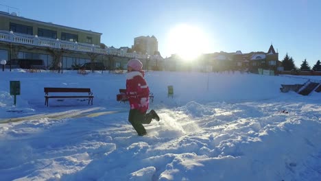 Winterlicher-Familienspaß.-Winterschneespiele.-Schneeurlaub-Familienkonzept