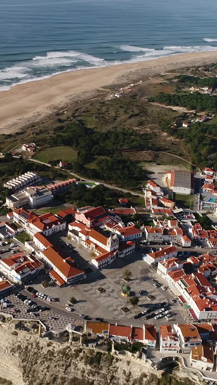 vista aérea de la ciudad de nazare portugal video vertical 05