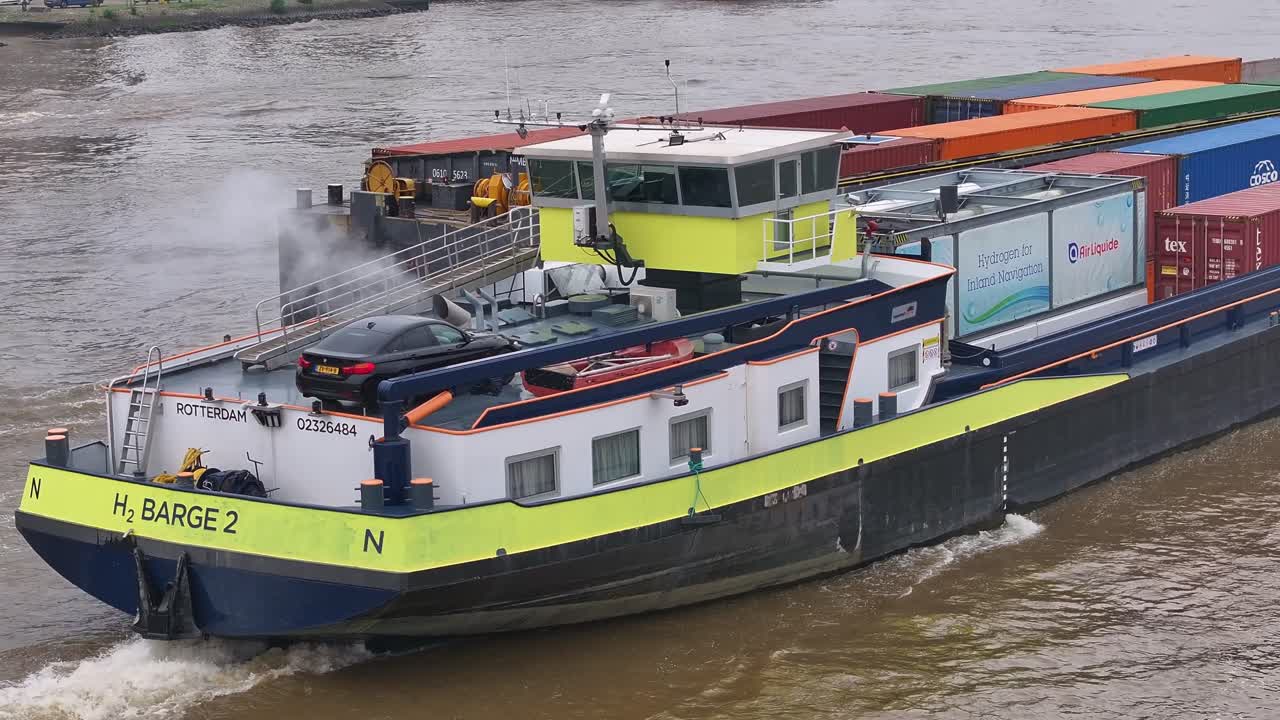 H2 Barge 2: A Cargo Barge on a River