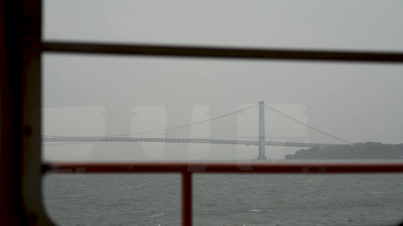 뉴욕시 스태튼 아일랜드 페리에서 브루클린 다리의 전망