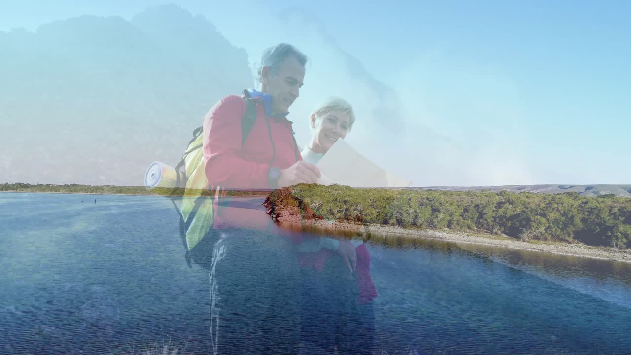 Casal de caminhantes desdobrando mapa, iniciando planejamento de viagem, ajustando mochila e observando colinas.