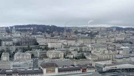 Drohne-Antenne-Des-Schönen-Schweizer-Stadtzentrums-Von-Lausanne-Am-Genfer-See-In-Der-Schweiz-Im-Winter,-Europa