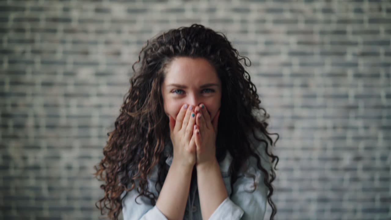 mujer expresando sorpresa