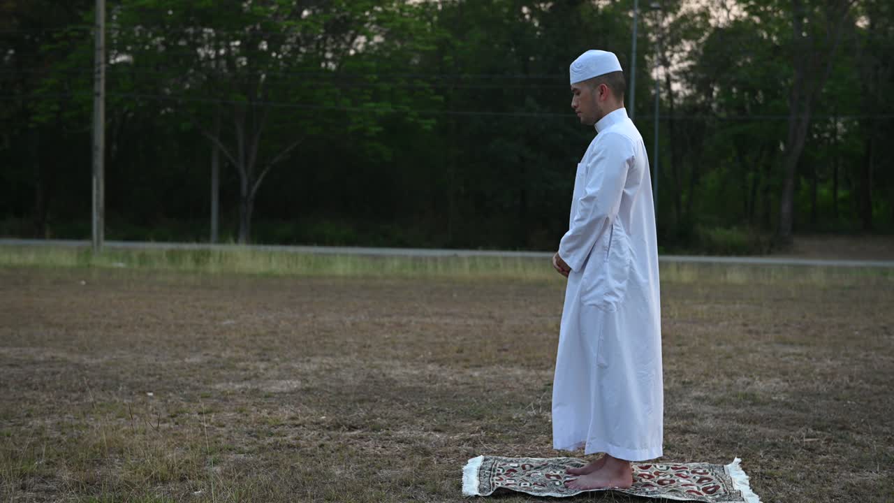 젊은 아시아 무슬림