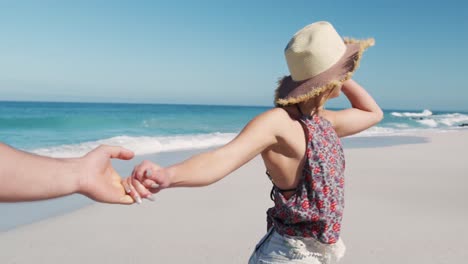 Woman-enjoying-free-time-on-the-beach