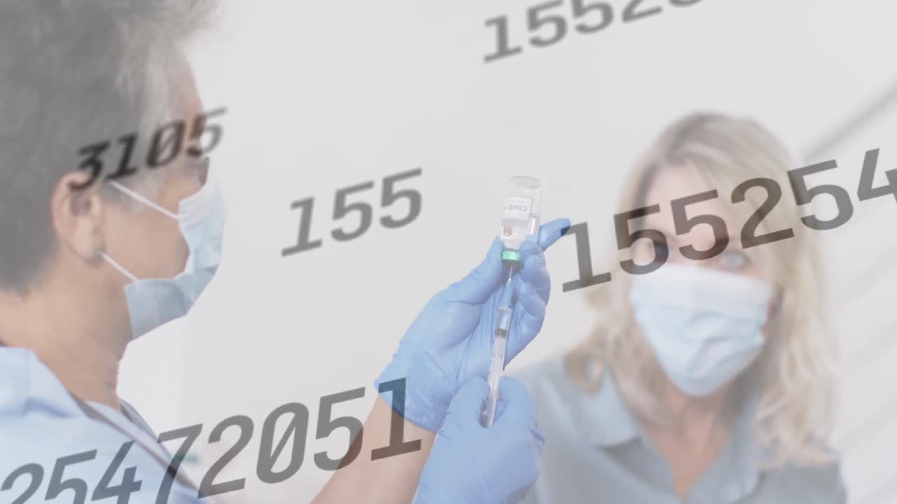 animación de números crecientes con el médico preparando la vacunación para la paciente femenina