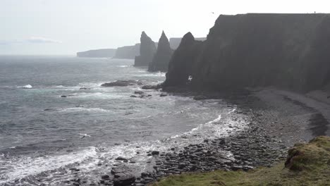 Schottlands-Duncansby-Stacks,-Atemberaubende-Weitwinkelaufnahmen