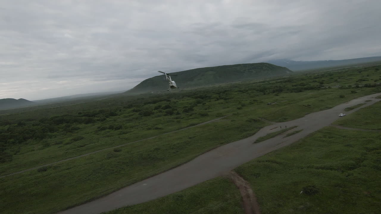 시골 풍경 위의 헬리터