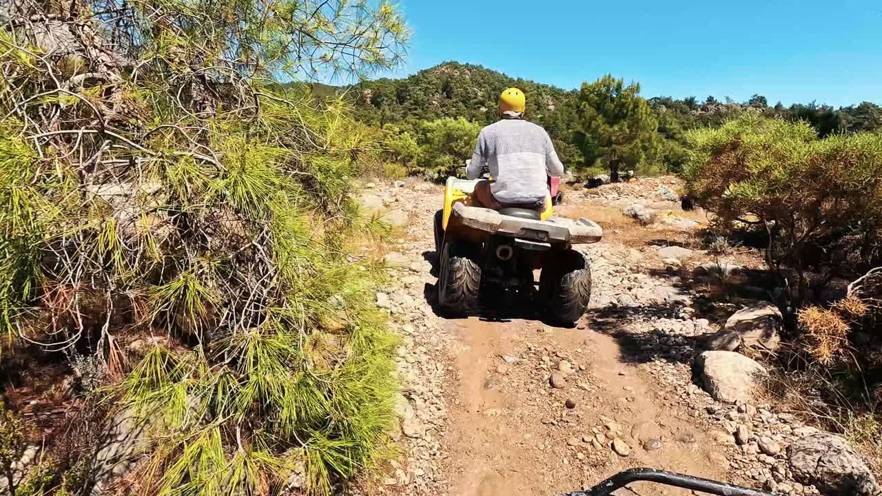 viaje de safari con bicicletas atv quad a través de kemer, turquía