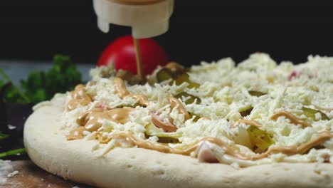 haciendo una deliciosa pizza casera